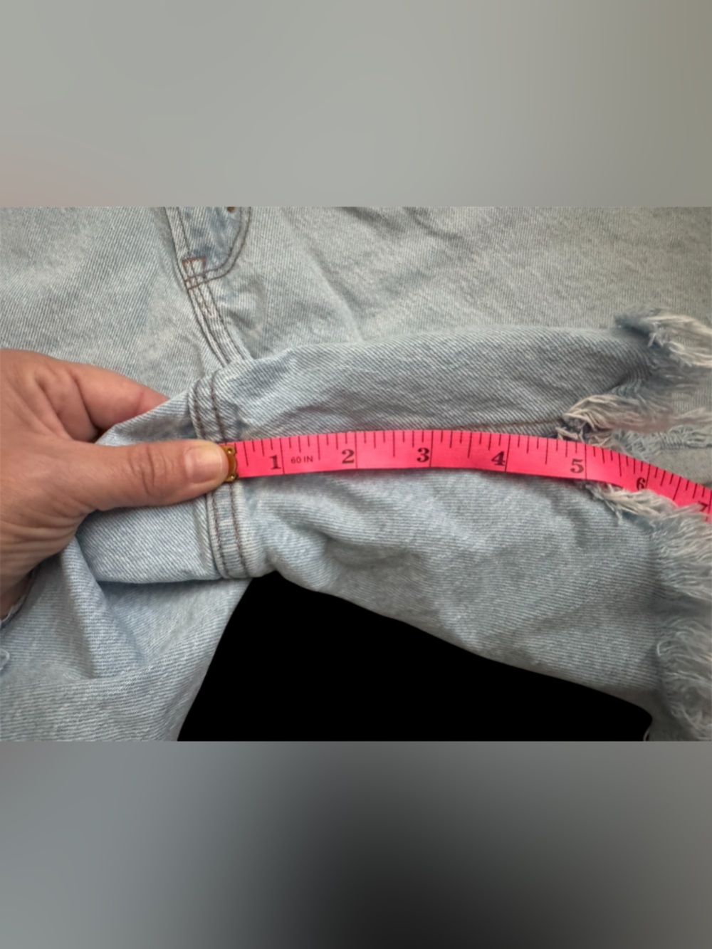 Abercrombie & Fitch Curve Love High Rise Dad Short in Light Wash - Picture 3 of 4
